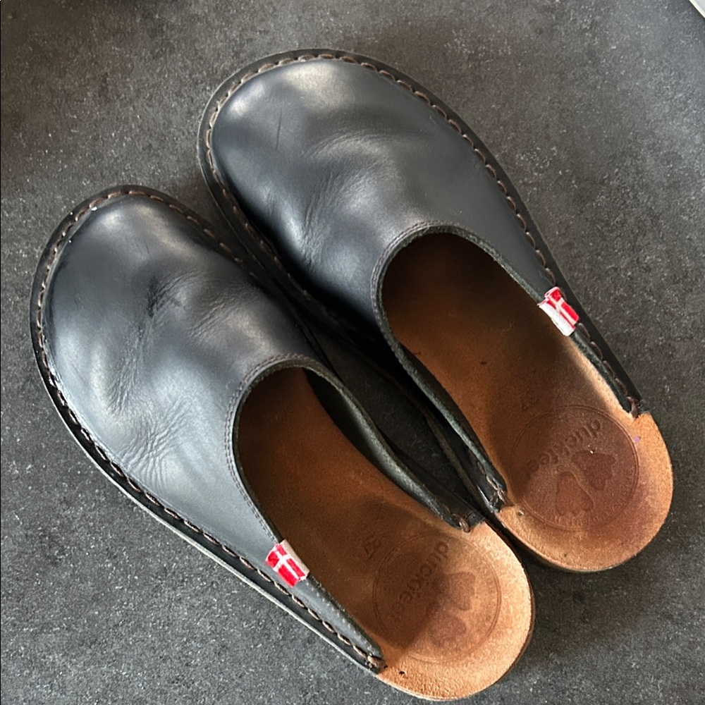 Stylish Black Leather Women's Mules